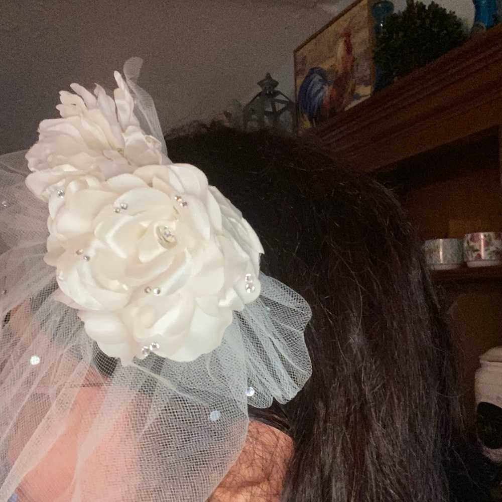 Birdcage bridal head piece in ivory with rhinestones veil and flowers